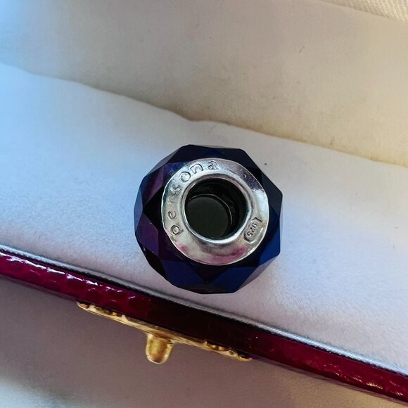 Set of Eight Assorted Bracelet Charms - some Hallmarked .925 - Picture 3 of 10